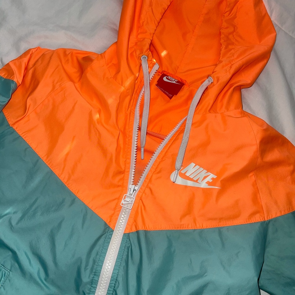 orange & teal nike windbreak 🧡